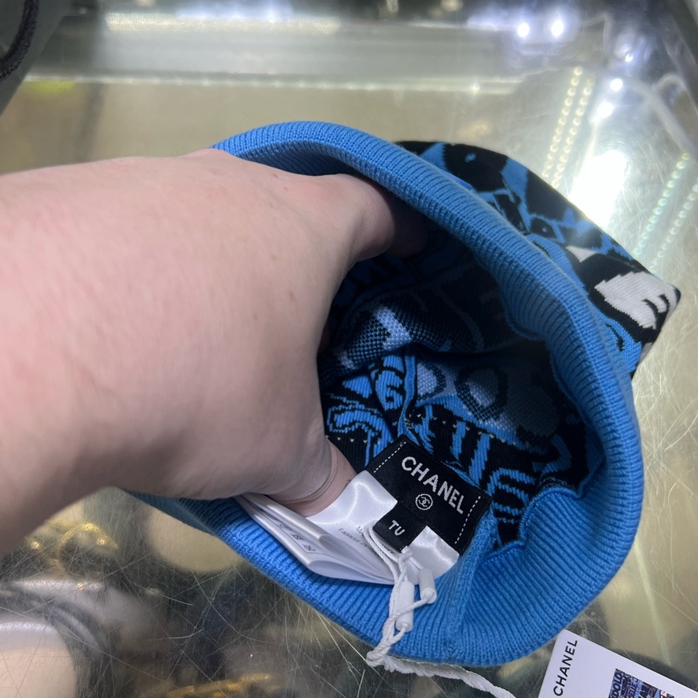 Chanel X Manchester City Beanie NWT - Picture 6 of 7